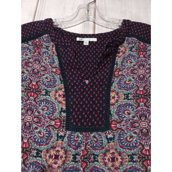 DR2 Shirt Ladies Small Maroon Abstract VNeck Short Sleeve Light Weight - Picture 3 of 7